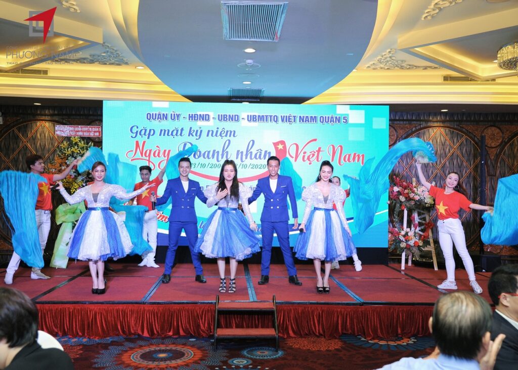 Văn nghệ sôi động mở đầu buổi lễ kỷ niệm ngày doanh nhân Việt Nam